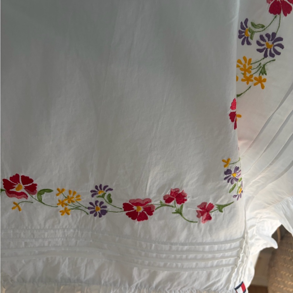 Vintage Tommy Hilfiger White Floral Embroidered Pillow shams - Picture 5 of 14